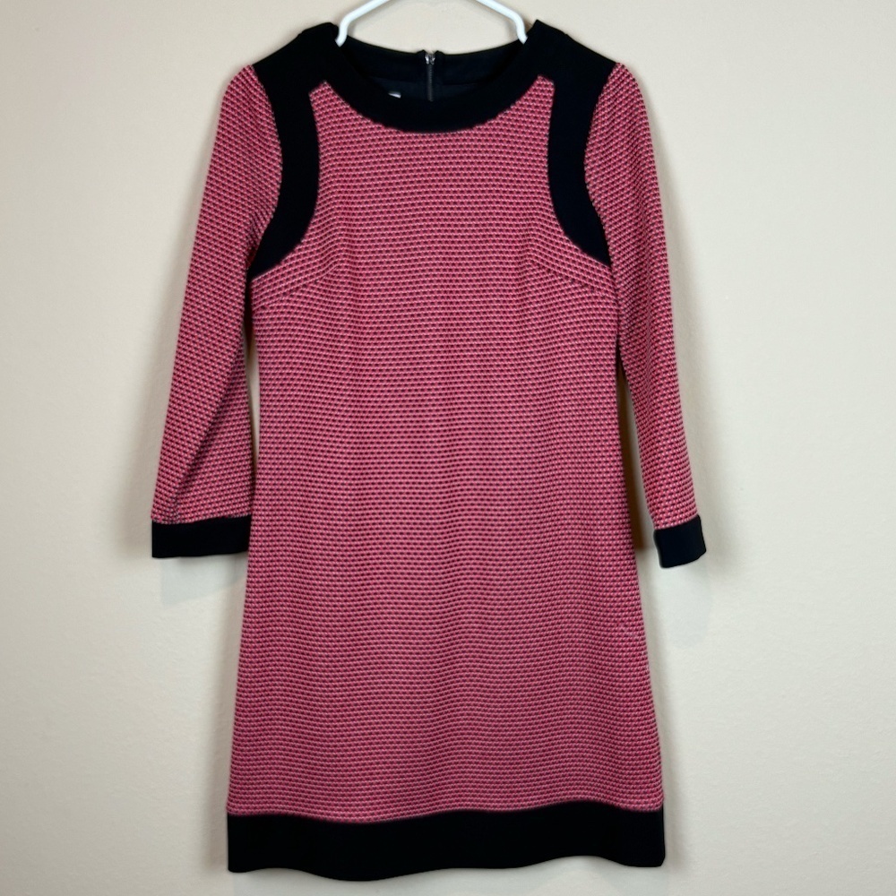 Maggy London Black/Red Patterned Shift Dress w/ 3/4 Sleeves, Back Zipper Closure